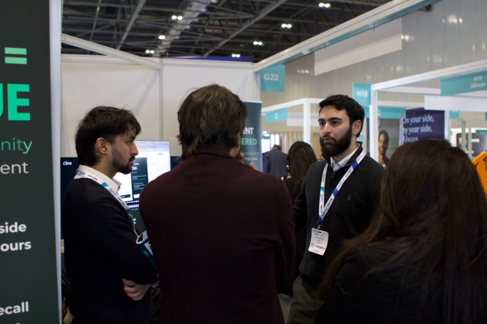Hashir speaking with dental clinic owners and managers at BDIA
